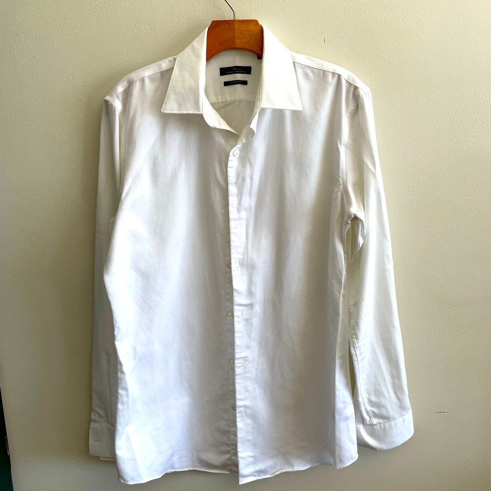 Marc Anthony white dress shirt in Men’s neck size 15.5, arm length 34/35